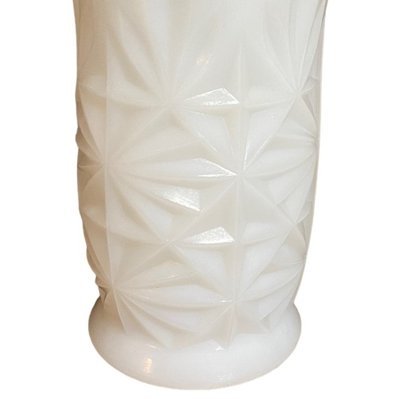 VINTAGE 1960’s Hazel Atlas Milk Glass Vase in Starburst white - Picture 2 of 5